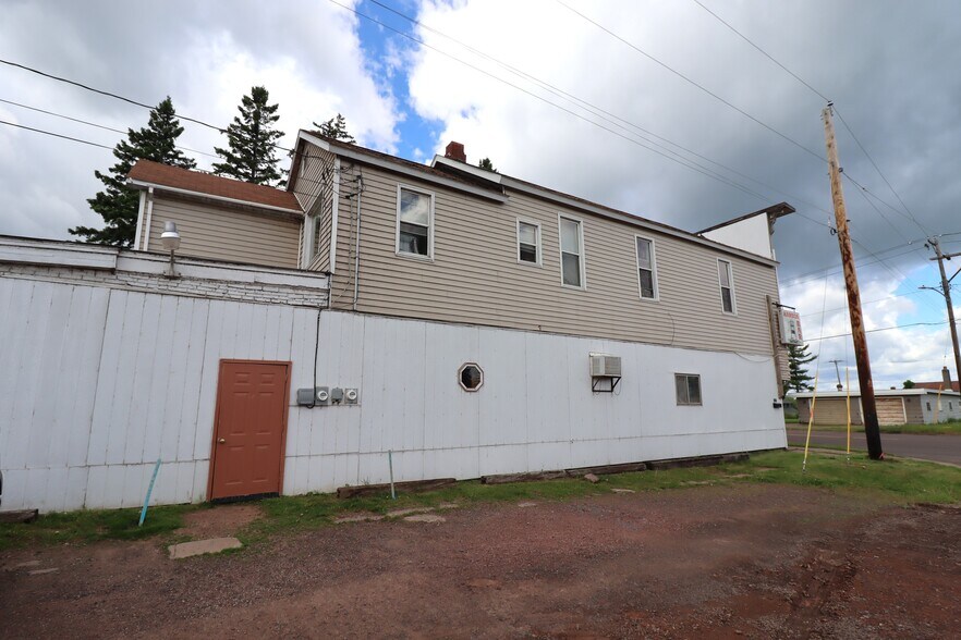 More Photos Of 1222 Lake Shore Dr E, Ashland Bar For Sale