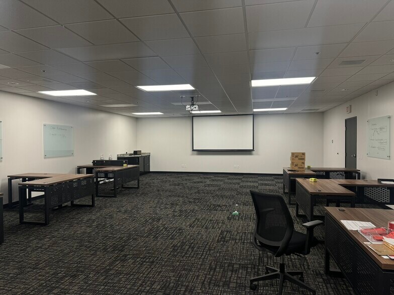More Photos Of 2828 Junipero Ave, Signal Hill Distribution For Lease