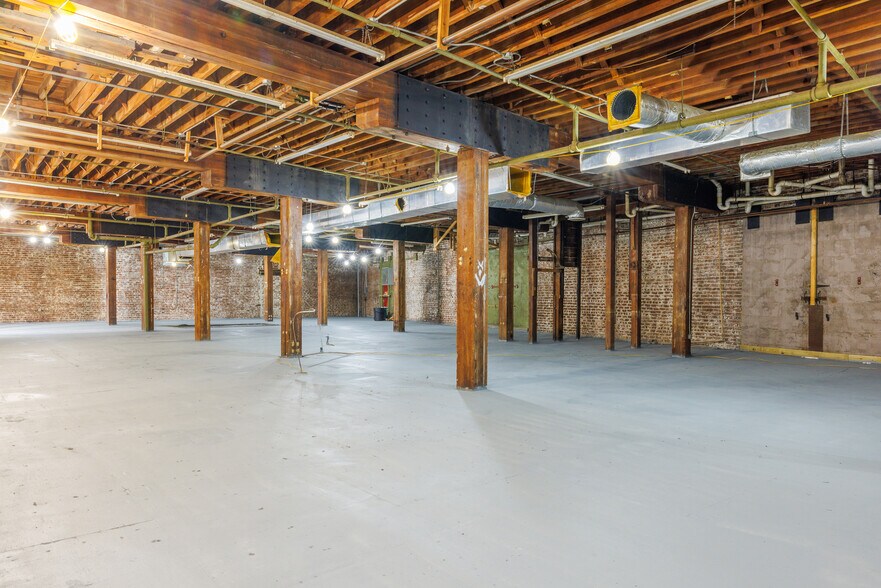 More Photos Of 313 W River St, Savannah Freestanding For Lease