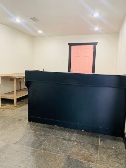 More Photos Of 1120 W 15th 1/2 St, Houston Loft Creative Space For Lease