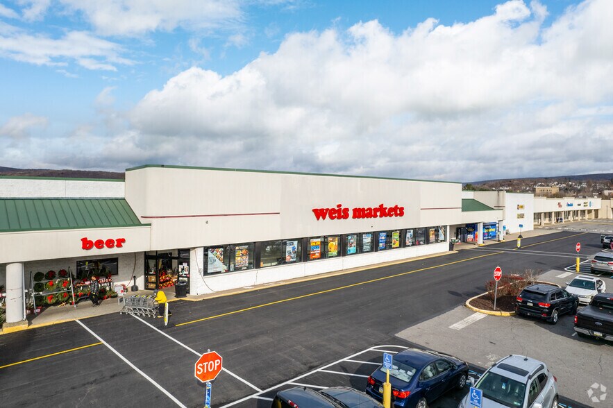 More Photos Of 6 Mill St, Carbondale Unknown For Lease