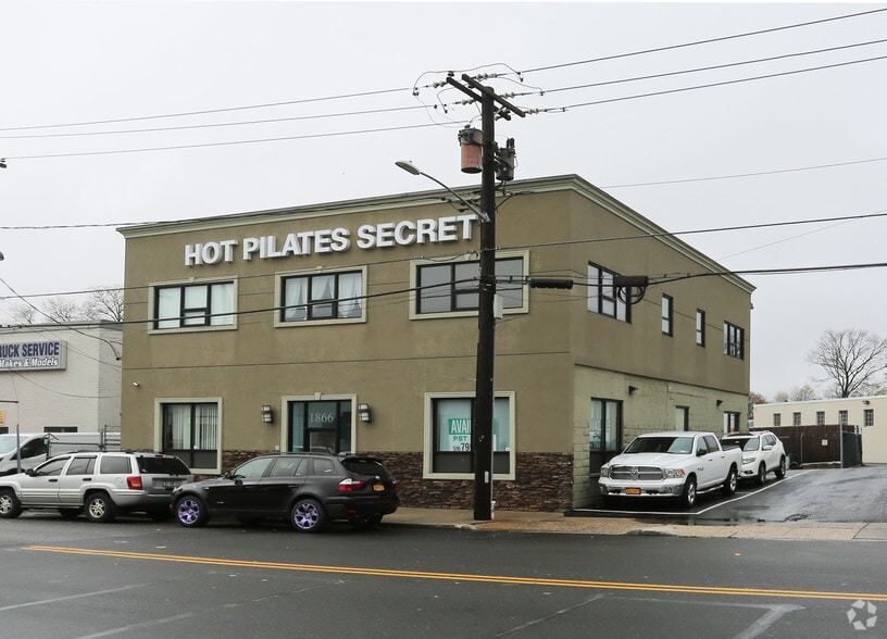 More Photos Of 1866 Seaford Ave, Wantagh Office For Sale