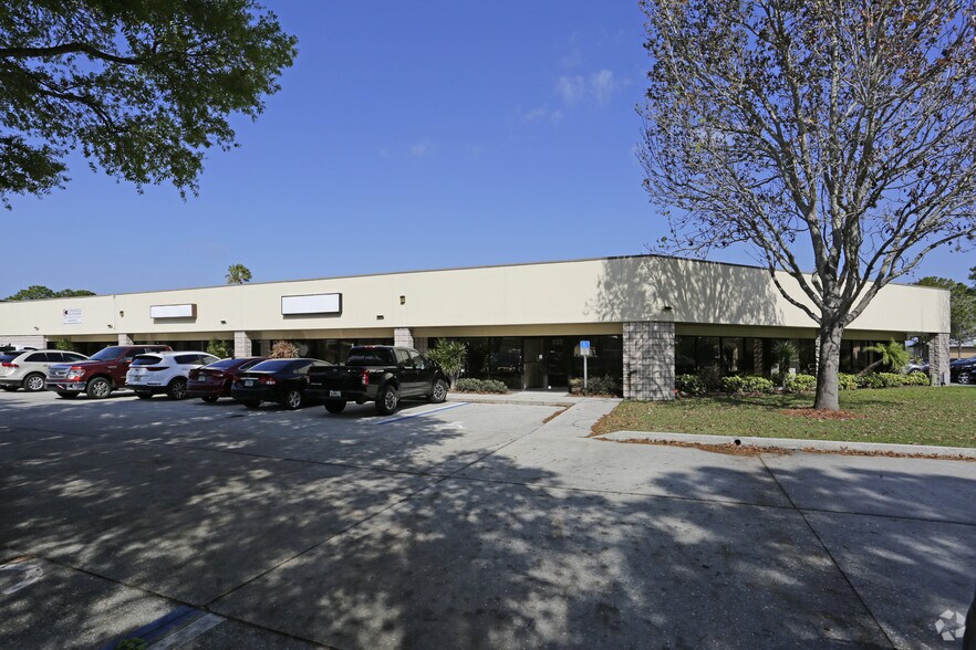 More Photos Of 418-544 Interstate Ct, Sarasota Light Distribution For Lease