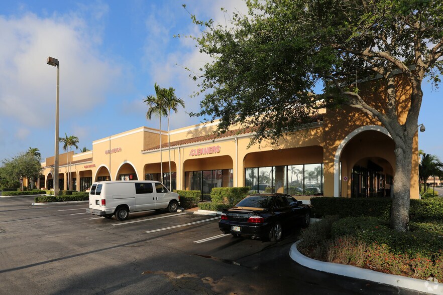 More Photos Of 566-700 N US Highway 1, Tequesta Storefront For Lease
