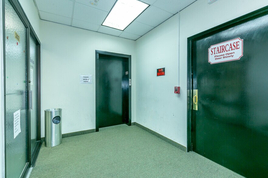 More Photos Of 183 S Broadway, Hicksville Office For Sale