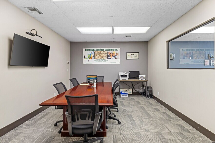 More Photos Of 5545 Fredericksburg Rd, San Antonio Office For Sale