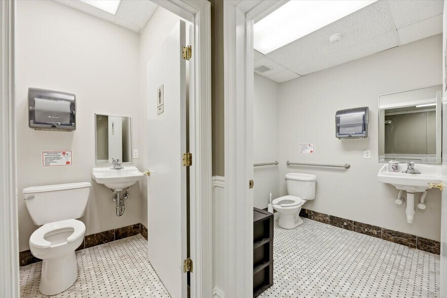 More Photos Of 802 W Park Ave, Ocean Office For Lease