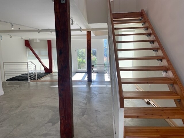 More Photos Of 615 Hampton Dr, Venice Apartments For Sale