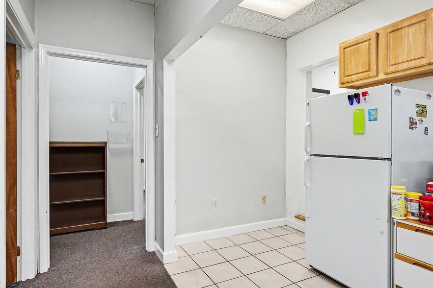 More Photos Of 8407 Richmond Hwy, Alexandria Storefront For Sale