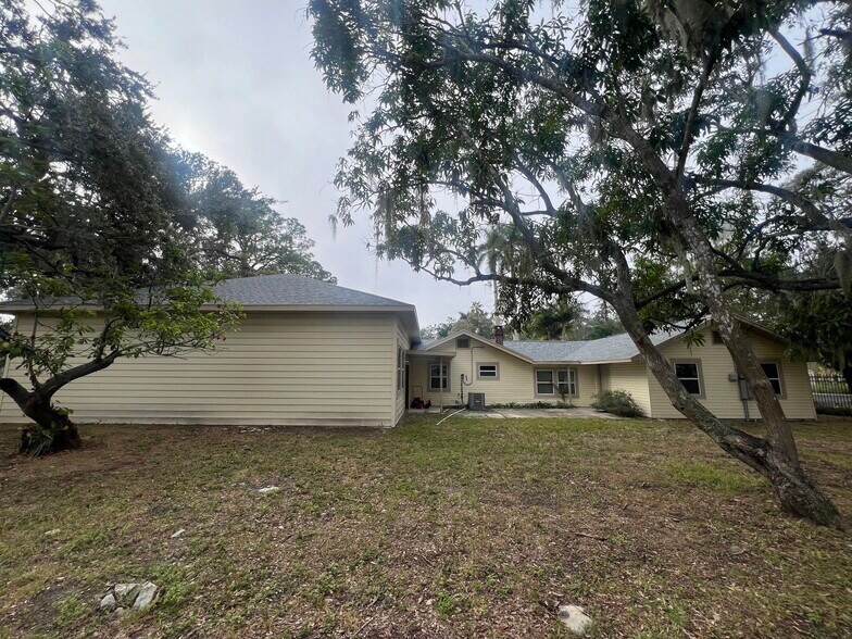 More Photos Of 2726 6th Ave W, Bradenton Office For Sale