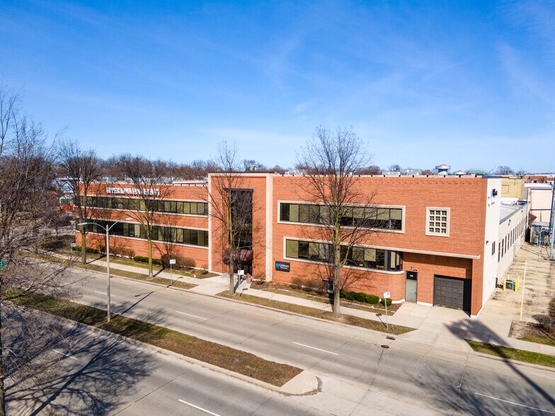 More Photos Of 620 S 76th St, Milwaukee Office For Lease