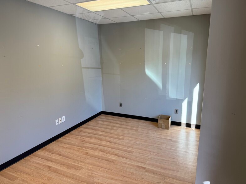 More Photos Of 319 Garlington Rd, Greenville Light Distribution For Lease
