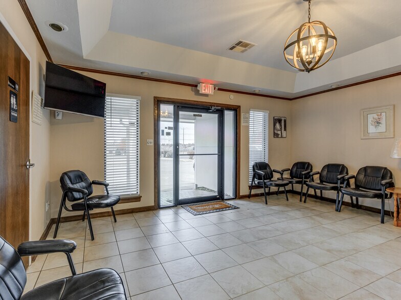 More Photos Of 9700 S S Pennsylvania Ave, Oklahoma City Medical For Lease