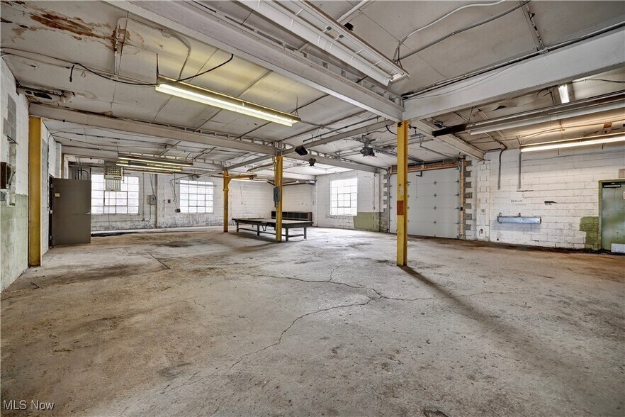 More Photos Of 422 S Green Rd, South Euclid Warehouse For Sale