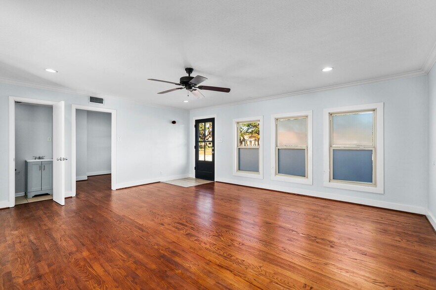 More Photos Of 1723 Campbell Rd, Houston Office Residential For Sale
