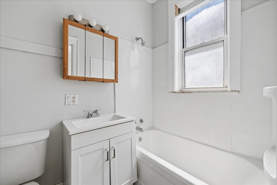 More Photos Of 4530 King Dr, Chicago Apartments For Sale