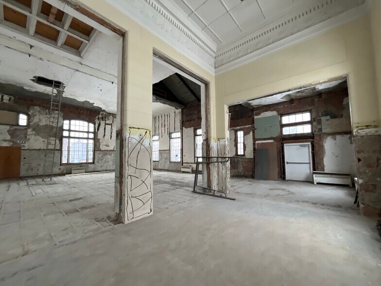 More Photos Of 27 Washington St, Biddeford Office For Sale