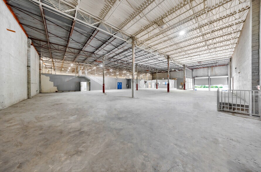 More Photos Of 2601 NW 105th Ave, Miami Warehouse For Sale