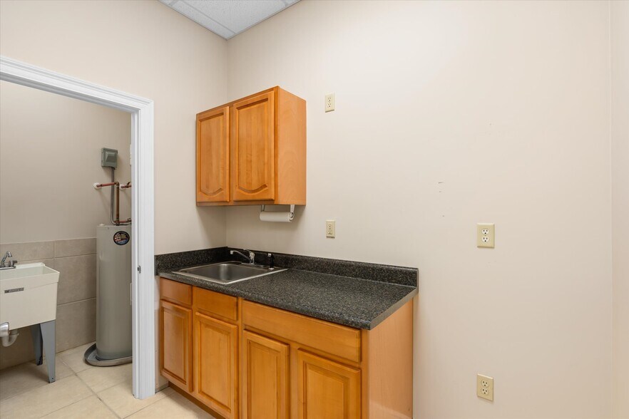 More Photos Of 4080-4088 Government Blvd, Mobile Office For Sale