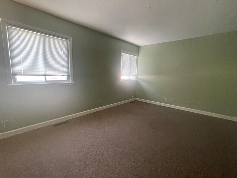 More Photos Of 580 Roger Williams Ave, Highland Park Medical For Sale