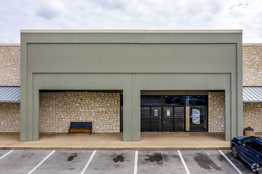 More Photos Of 2929-2951 Thousand Oaks Dr, San Antonio Storefront For Lease