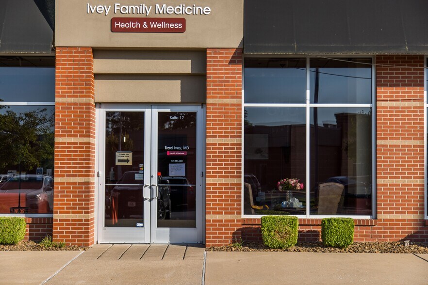 More Photos Of 2905 SE Walton Blvd, Bentonville Unknown For Lease