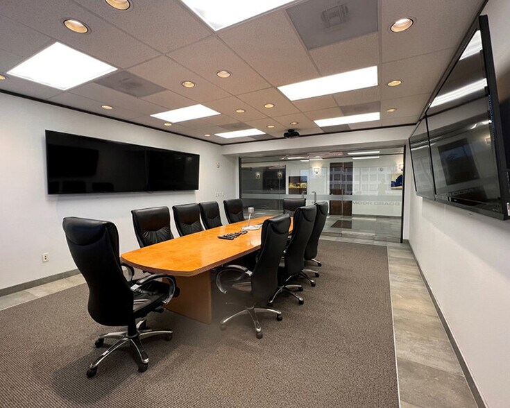 More Photos Of 720 N Post Oak Rd, Houston Office For Lease