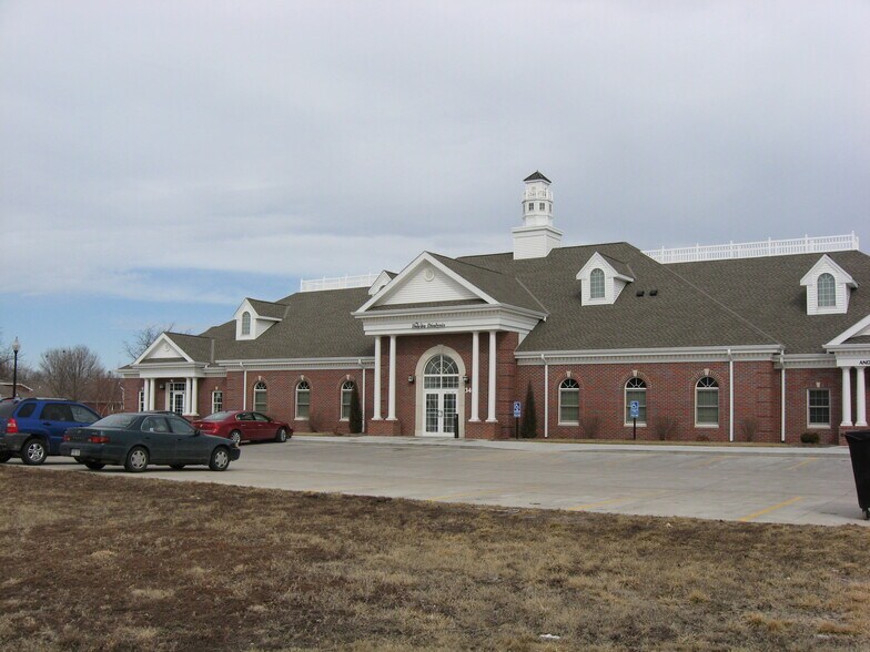 More Photos Of 3401 Plantation Dr, Lincoln Office For Lease