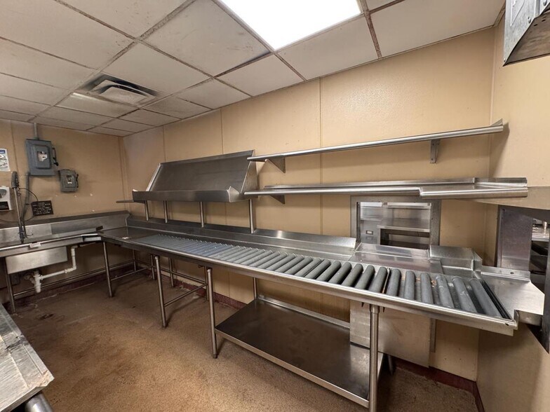 More Photos Of 1830 Columbus Ave, Washington Court House Restaurant For Sale