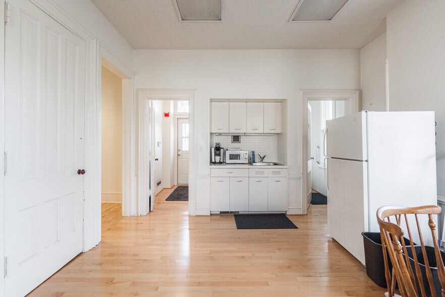 More Photos Of 223 E State St, Geneva Office For Sale