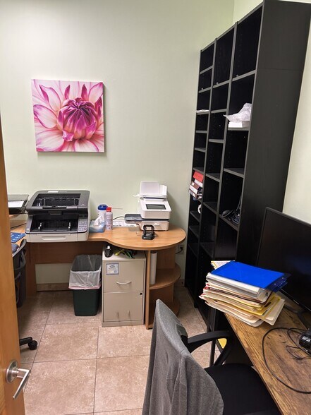 More Photos Of 406 N Indiana Ave, Englewood Medical For Sale