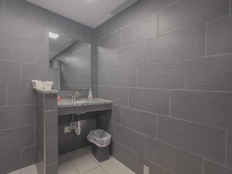 More Photos Of 6001 Nw Expressway, Oklahoma City Office For Sale