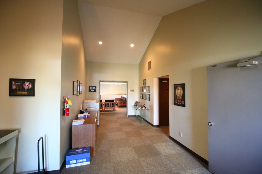 More Photos Of 4700 Northwest Plaza West Dr, Zionsville Loft Creative Space For Sale