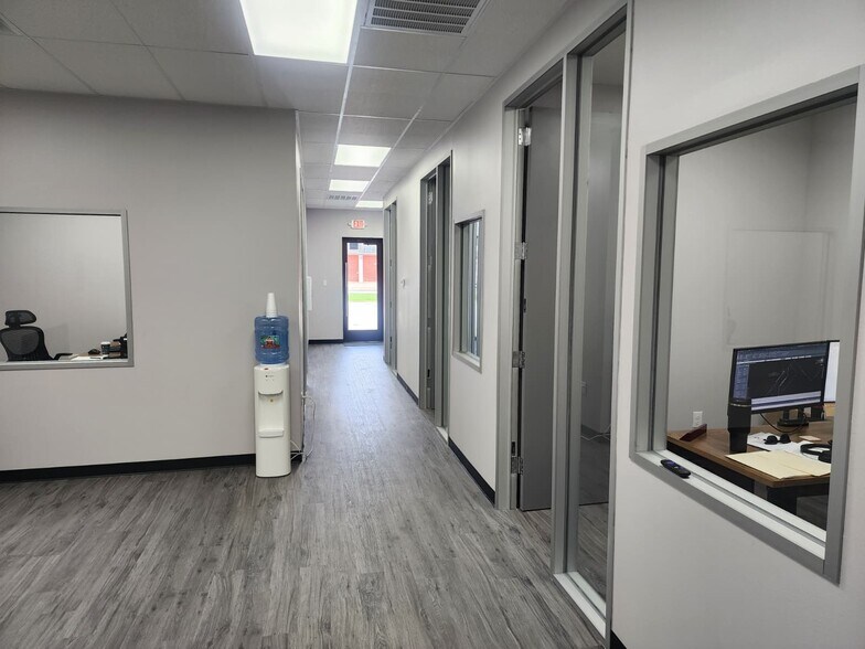 More Photos Of 11020 Katy Fwy, Houston Warehouse For Lease