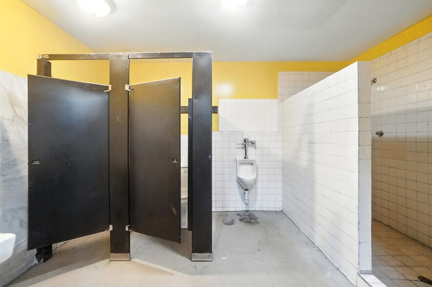 More Photos Of 603 S Broadway St, Dayton Warehouse For Sale