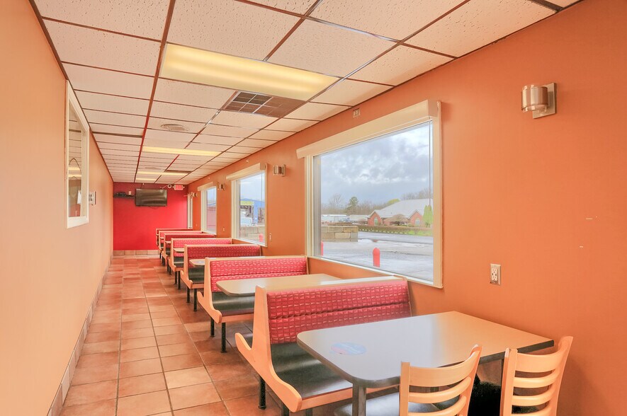 More Photos Of 3498 Sharon Rd, West Middlesex General Retail For Sale