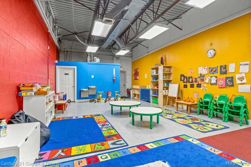 More Photos Of 27500-27520 Joy Rd, Livonia Freestanding For Lease