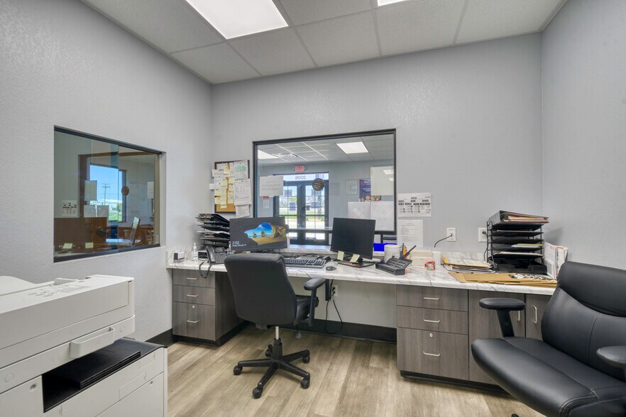 More Photos Of 2006 East Main, Madisonville Medical For Lease