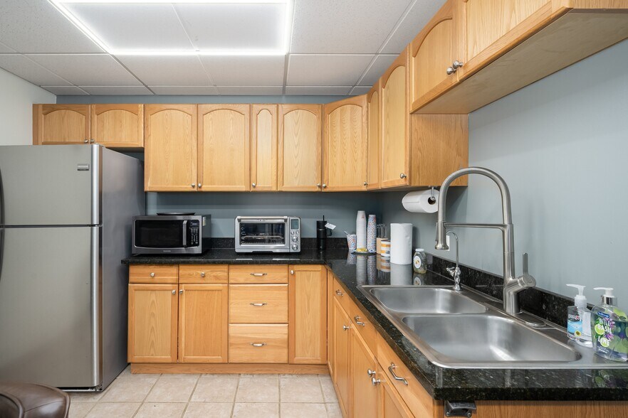 More Photos Of 2101 Route 176, Prairie Grove Showroom For Sale