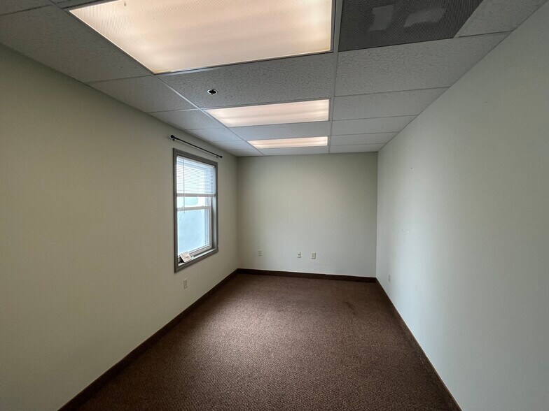More Photos Of 19 Kilton Rd, Bedford Office For Lease