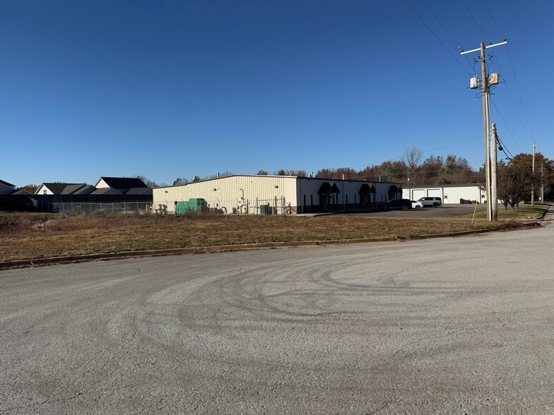 More Photos Of 102 Tribble Dr, Madison Light Manufacturing For Lease
