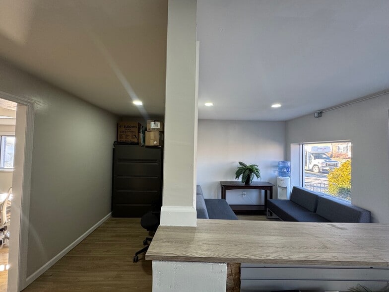 More Photos Of 1421 Nottingham Way, Trenton Office For Sale