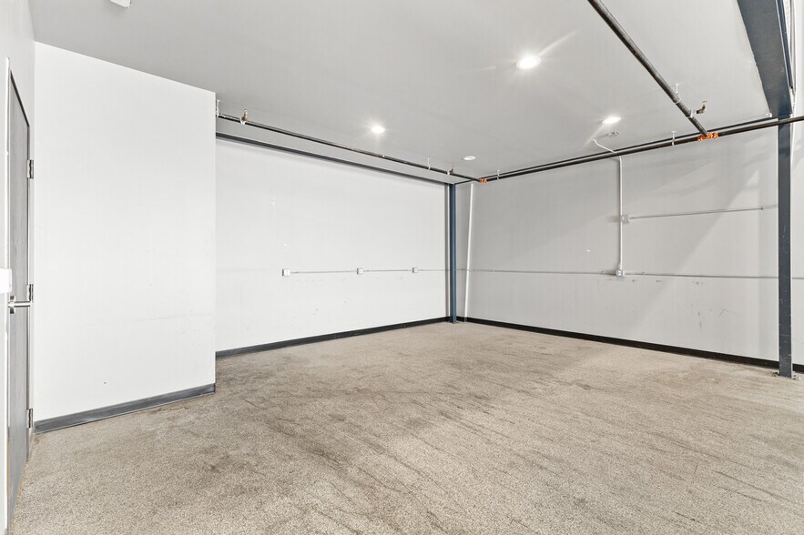 More Photos Of 7637 FM 3009, Schertz Light Distribution For Lease