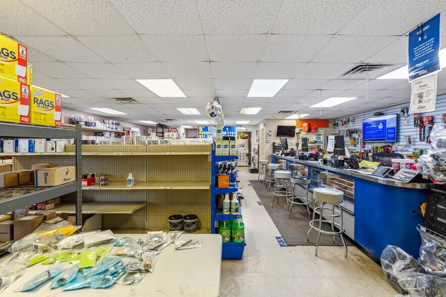 More Photos Of 705 Cedar Bayou Rd, Baytown General Retail For Lease