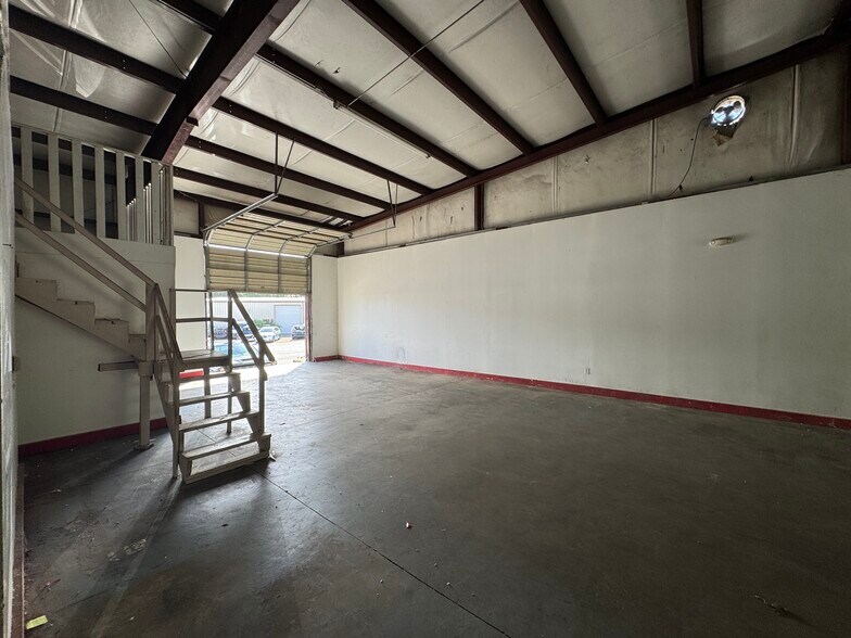 More Photos Of 1338 Summit Dr, Conyers Warehouse For Sale