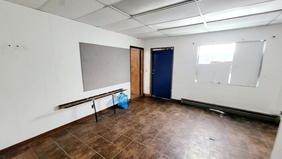 More Photos Of 2060 Warner St NE, Salem Warehouse For Sale