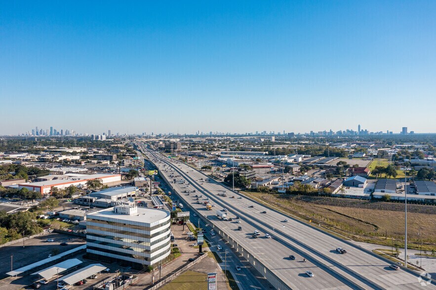 More Photos Of 11500 Northwest Fwy, Houston Office For Lease
