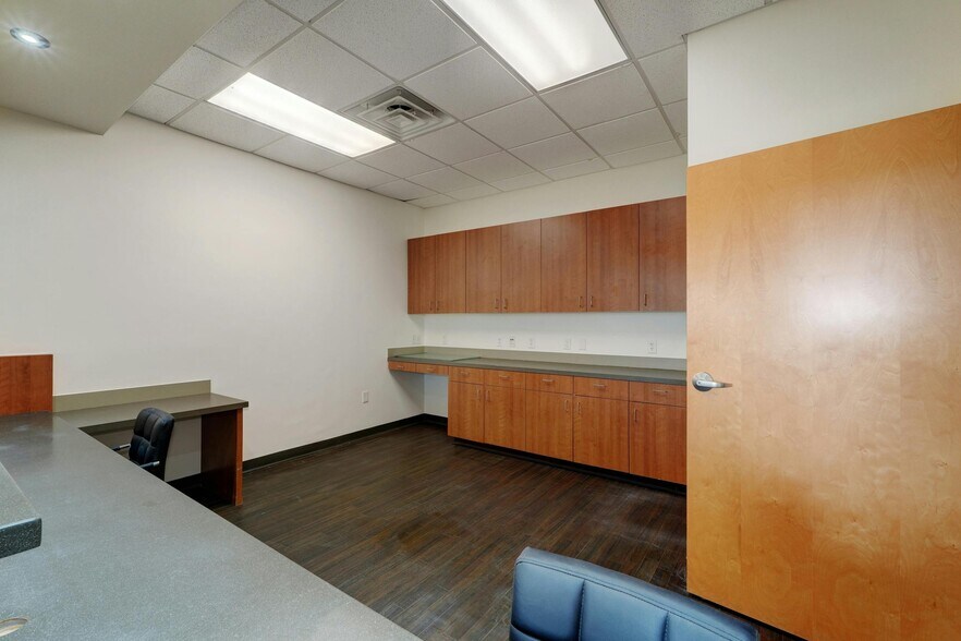 More Photos Of 4300 N Quinlan Park Rd, Austin Unknown For Lease