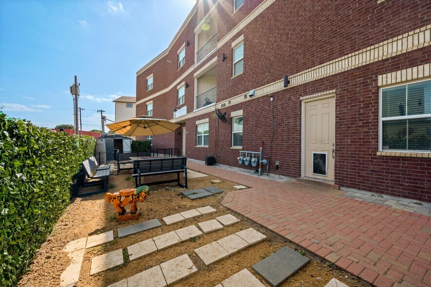 More Photos Of 251 S Mill St, Lewisville Apartments For Sale