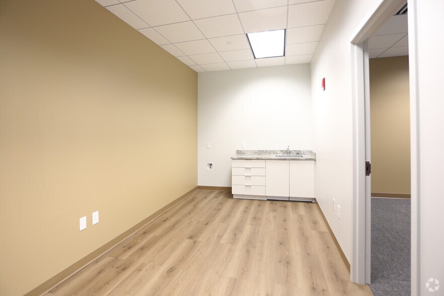 More Photos Of 1 W Fourth St, Winston-Salem Office For Lease